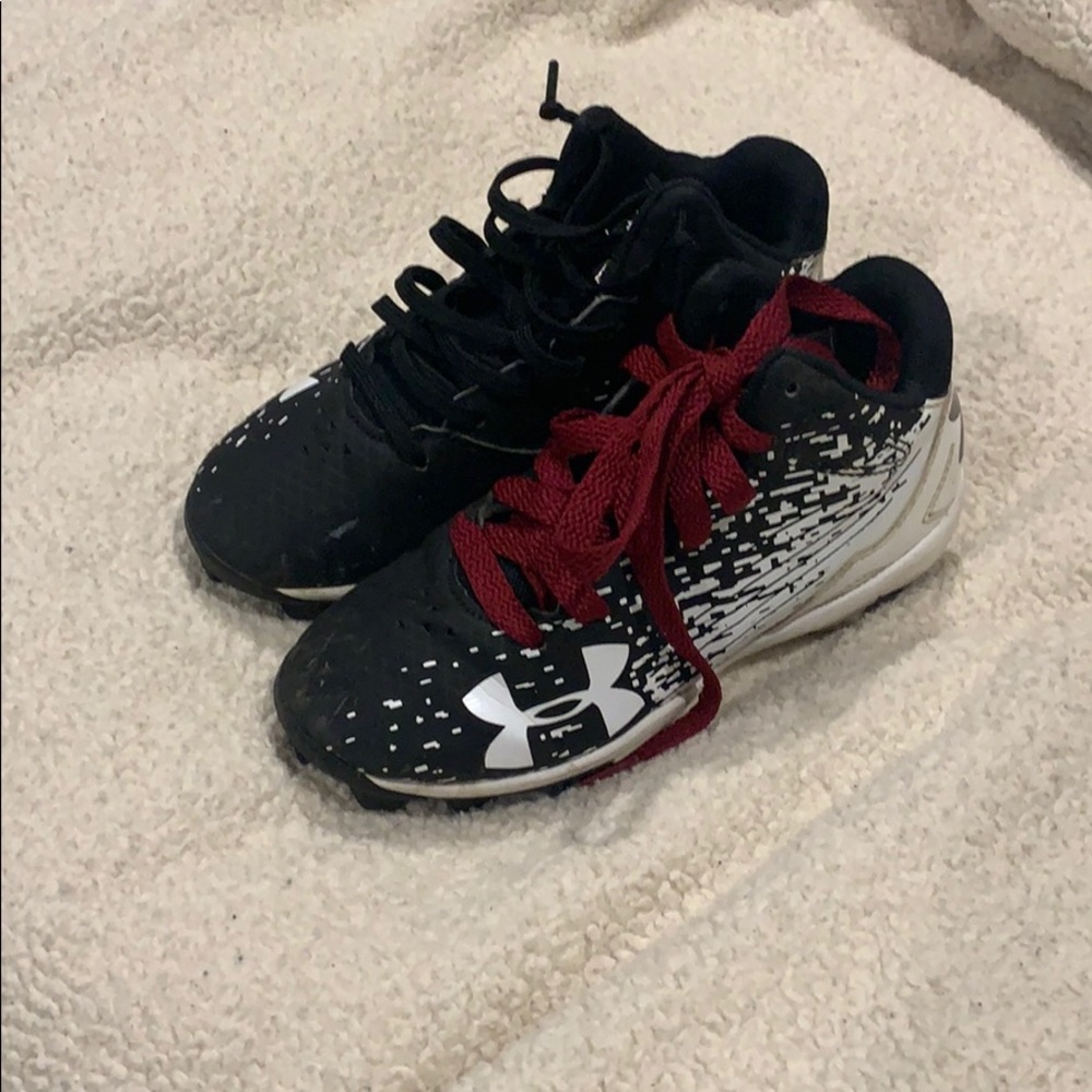 Under armor youth cleats, size 12